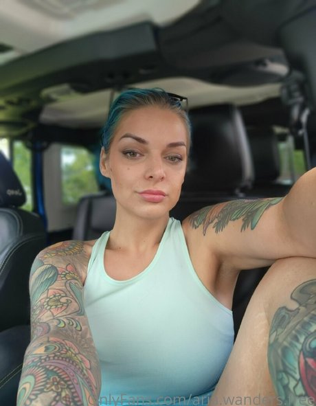 Foto di nudo di fuga di OnlyFans di Ariawandersfree