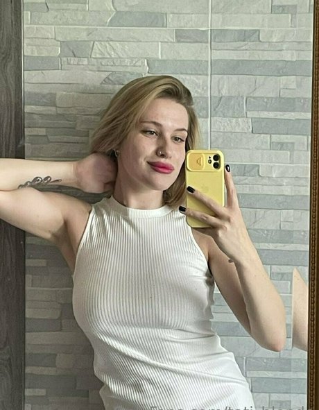 Foto di nudo di fuga di OnlyFans di Tatiblonde
