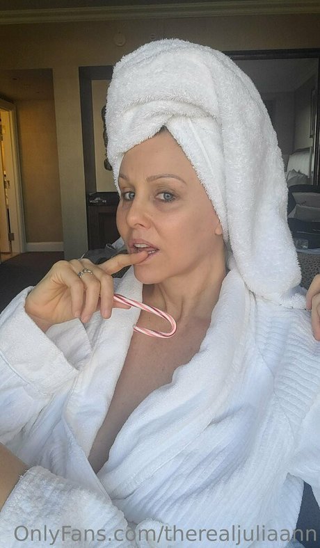Therealjuliaann