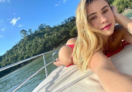 Foto di nudo di fuga di OnlyFans di Larissa Sumpani