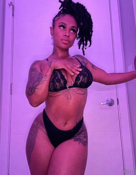 Therealbombshell_mint