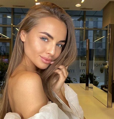 Foto di nudo di fuga di OnlyFans di Dasha Pogadaeva