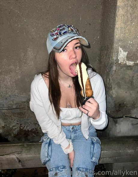 Foto di nudo di fuga di OnlyFans di Allyken