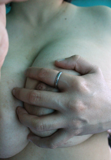 Foto di nudo di fuga di OnlyFans di Elenagr33n