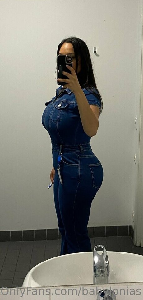 Foto di nudo di fuga di OnlyFans di Babylonias