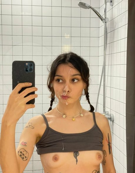 Foto di nudo di fuga di OnlyFans di Coconeyx