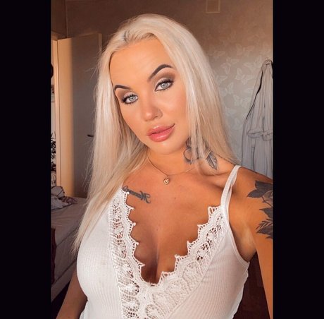 Foto di nudo di fuga di OnlyFans di Bloondiieee