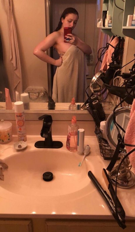 Foto di nudo di fuga di OnlyFans di Weirdgirl2364