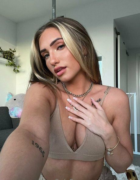 Foto di nudo di fuga di OnlyFans di Rachie Skye