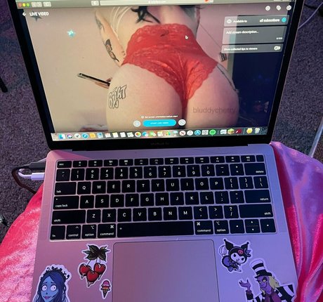 Foto di nudo di fuga di OnlyFans di Bluddycherryfree