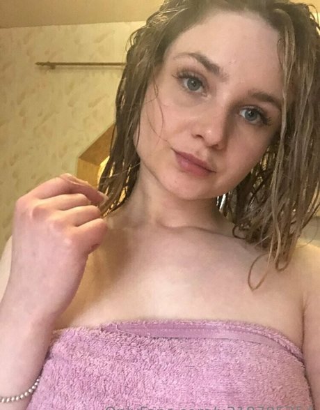 Foto di nudo di fuga di OnlyFans di Violetcherryy