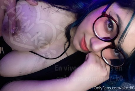 Foto di nudo di fuga di OnlyFans di Aknk0