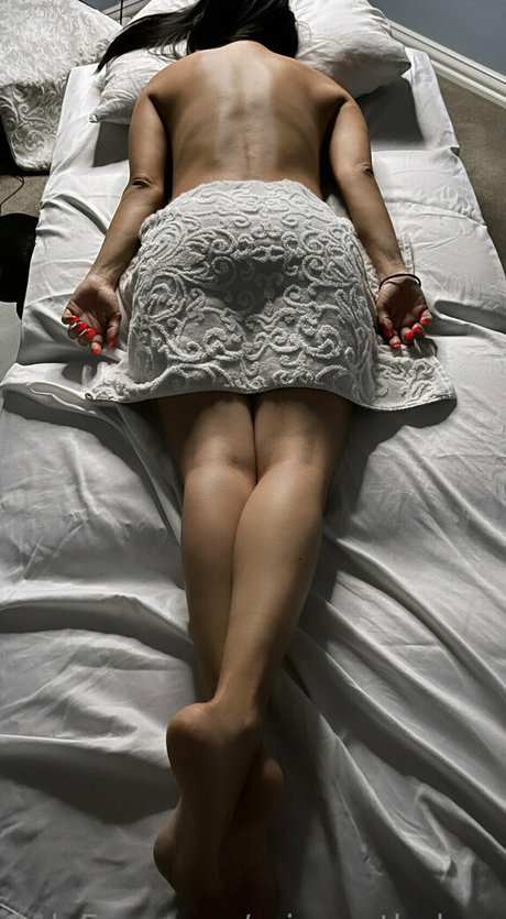 Foto di nudo di fuga di OnlyFans di Ariannathehousewife