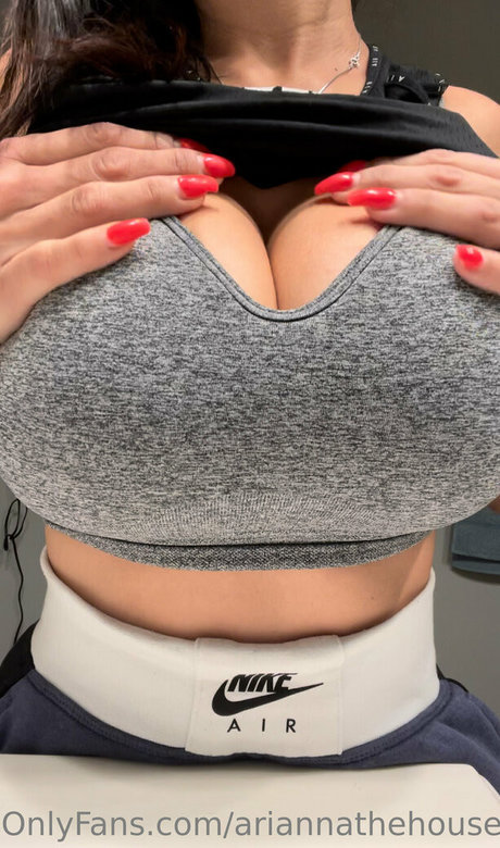 Ariannathehousewife