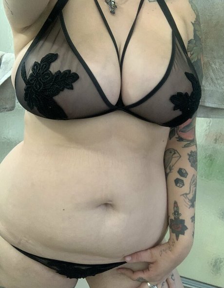 Foto di nudo di fuga di OnlyFans di Ronnimae