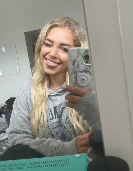 Foto di nudo di fuga di OnlyFans di Courtney Taylor