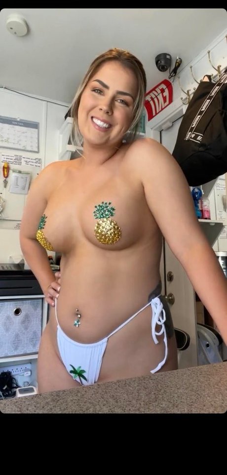 Foto di nudo di fuga di OnlyFans di Bellakristina