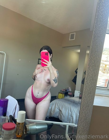 Foto di nudo di fuga di OnlyFans di Kenziemark