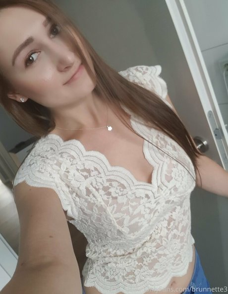 Foto di nudo di fuga di OnlyFans di Brunnette3