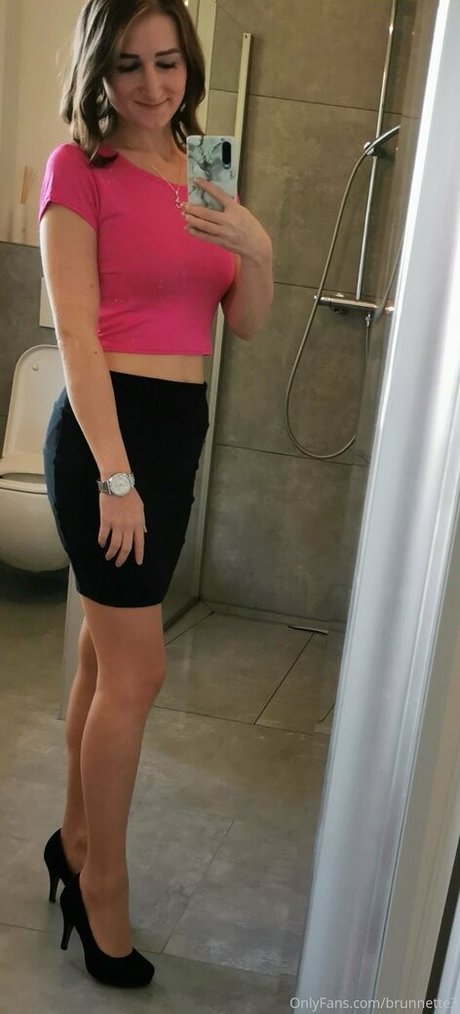 Foto di nudo di fuga di OnlyFans di Brunnette3