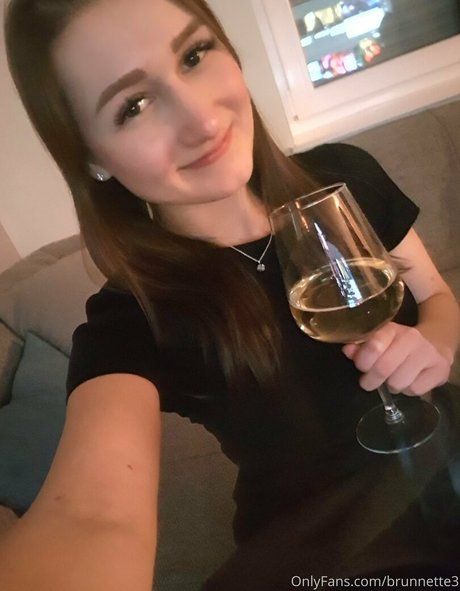 Brunnette3