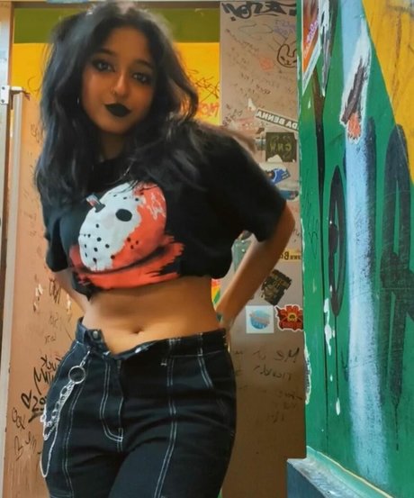 Foto di nudo di fuga di OnlyFans di Maitreyi Ramakrishnan