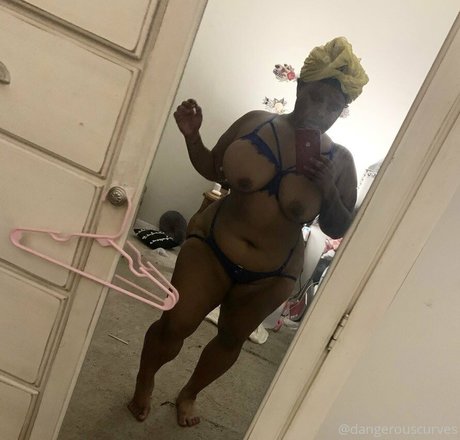 Foto di nudo di fuga di OnlyFans di Dangercurves