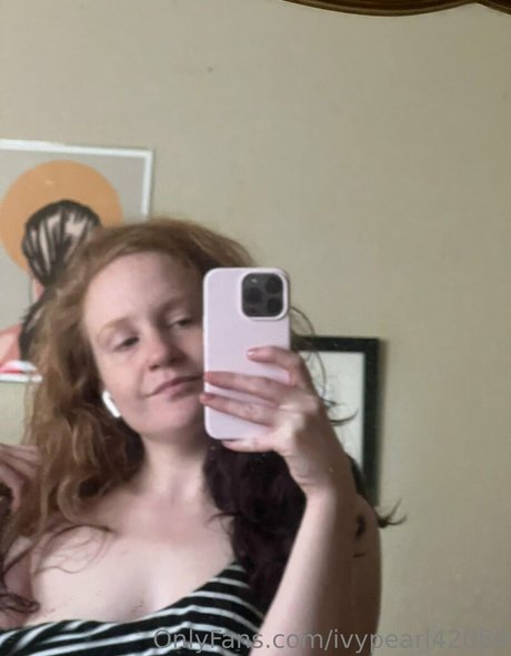 Foto di nudo di fuga di OnlyFans di Ivypearl42069