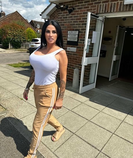 Foto di nudo di fuga di OnlyFans di Katie Price