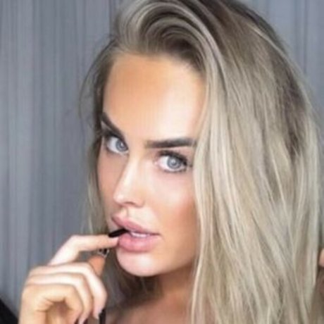Foto di nudo di fuga di OnlyFans di Julia Akkerman