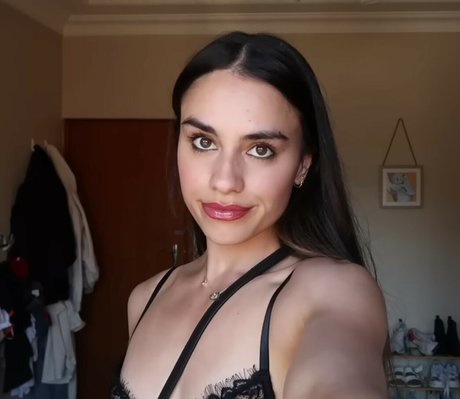Foto di nudo di fuga di OnlyFans di Imogen Russell