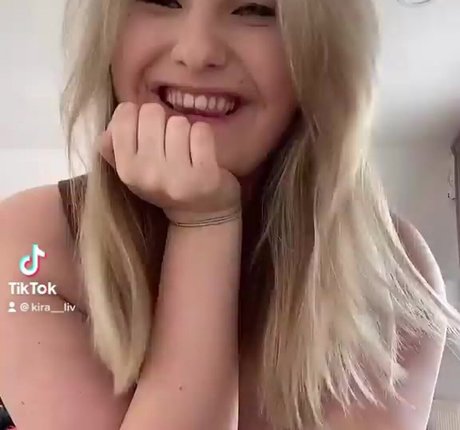 Foto di nudo di fuga di OnlyFans di Kira Liv
