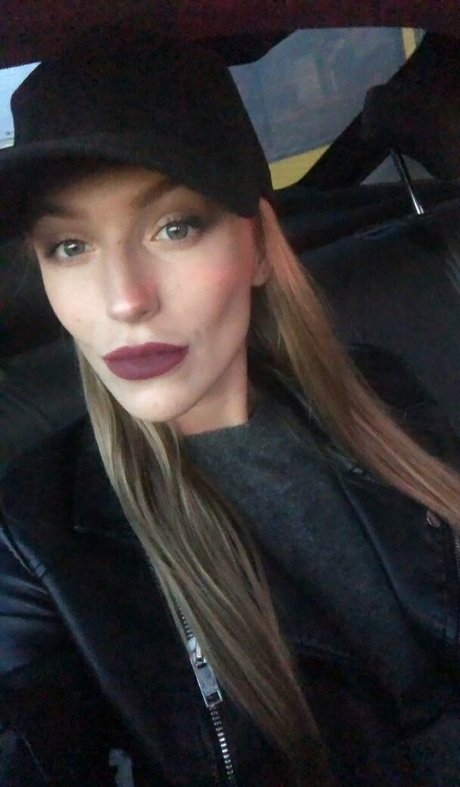 Aislinxxxmodel