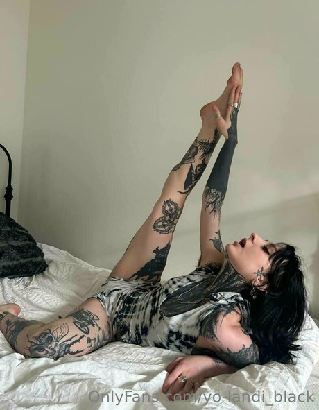 Foto di nudo di fuga di OnlyFans di Yolandiblack