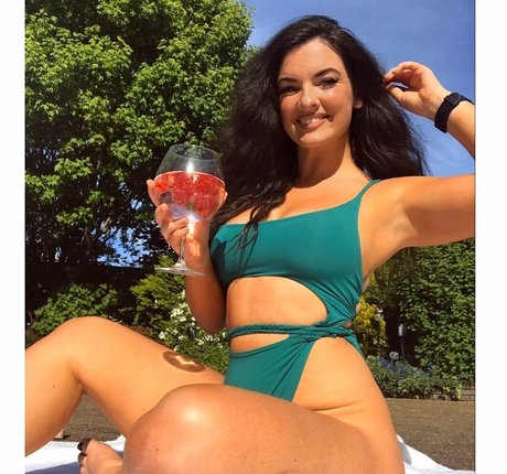 Foto di nudo di fuga di OnlyFans di Charlotte Craig
