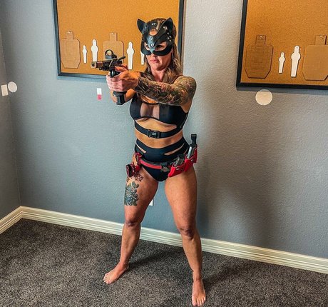 Girls With Guns