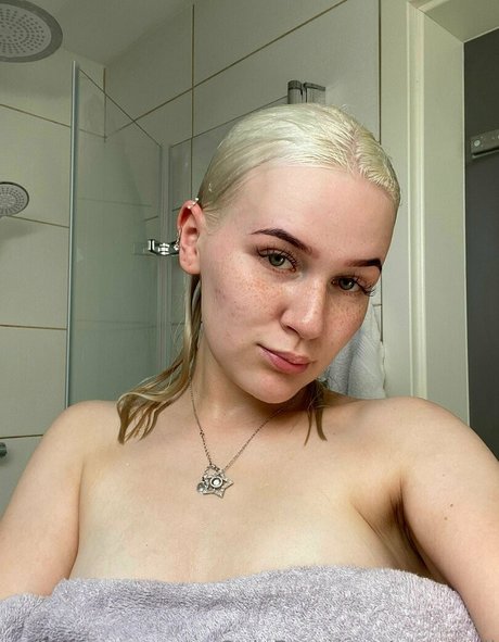 Foto di nudo di fuga di OnlyFans di Cuteemii