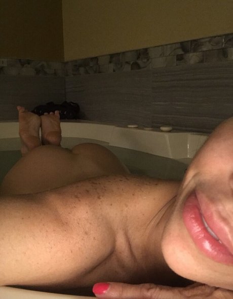 Foto di nudo di fuga di OnlyFans di Alexis Fawk