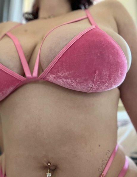 Foto di nudo di fuga di OnlyFans di Della M