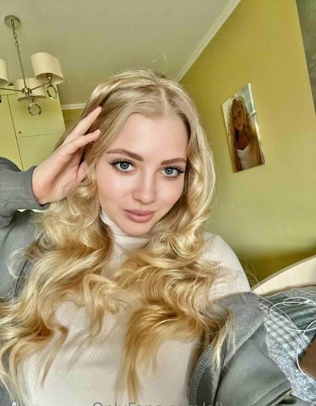 Ellybloomvip