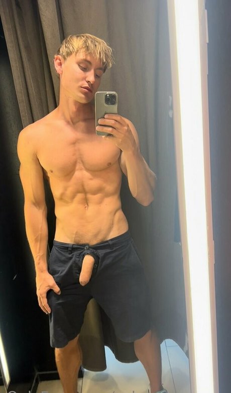 Foto di nudo di fuga di OnlyFans di Sebastiancoxxx