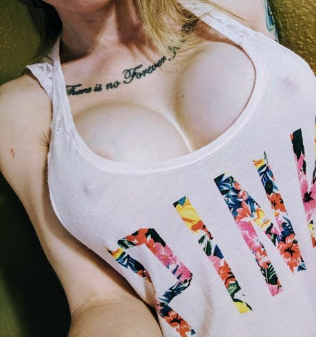 Foto di nudo di fuga di OnlyFans di Veronicamarzzz