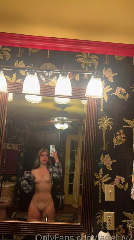 Foto di nudo di fuga di OnlyFans di Jadeluv2