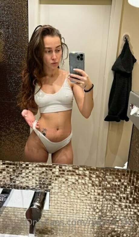 Foto di nudo di fuga di OnlyFans di Cutienaomi