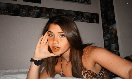 Foto di nudo di fuga di OnlyFans di Nessa Barrett