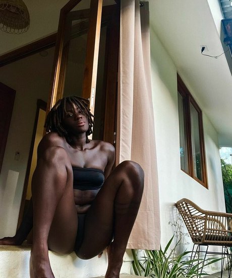 Foto di nudo di fuga di OnlyFans di Binanjikam