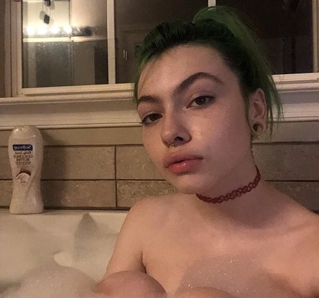 Foto di nudo di fuga di OnlyFans di Snottea