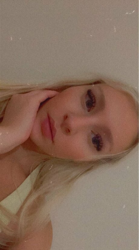 Foto di nudo di fuga di OnlyFans di Freshmanblondie18