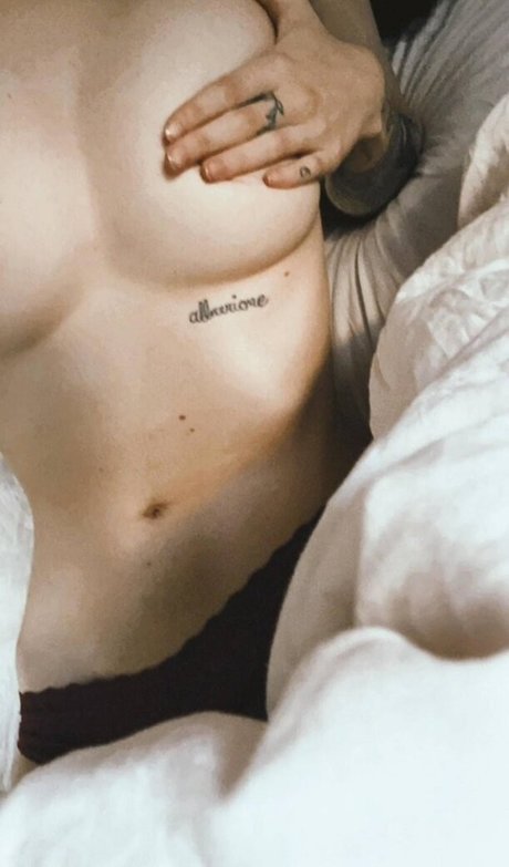 Foto di nudo di fuga di OnlyFans di Jodie Calussi
