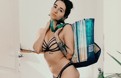 Foto di nudo di fuga di OnlyFans di Jodie Calussi